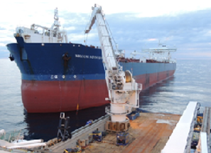 Disconnection and crosshauling the production riser from the FSO to the CSV to enable its laydown on the seabed