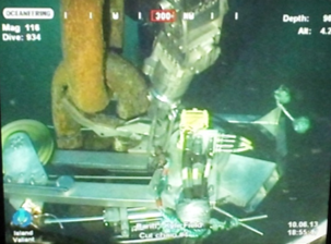 ROV cutting a mooring chain using a diamond wire saw