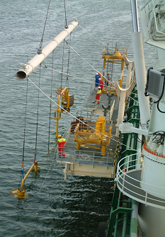 Bonga WI spool deployment Removable cantilever structure for deployment of deepwater tie-in spools