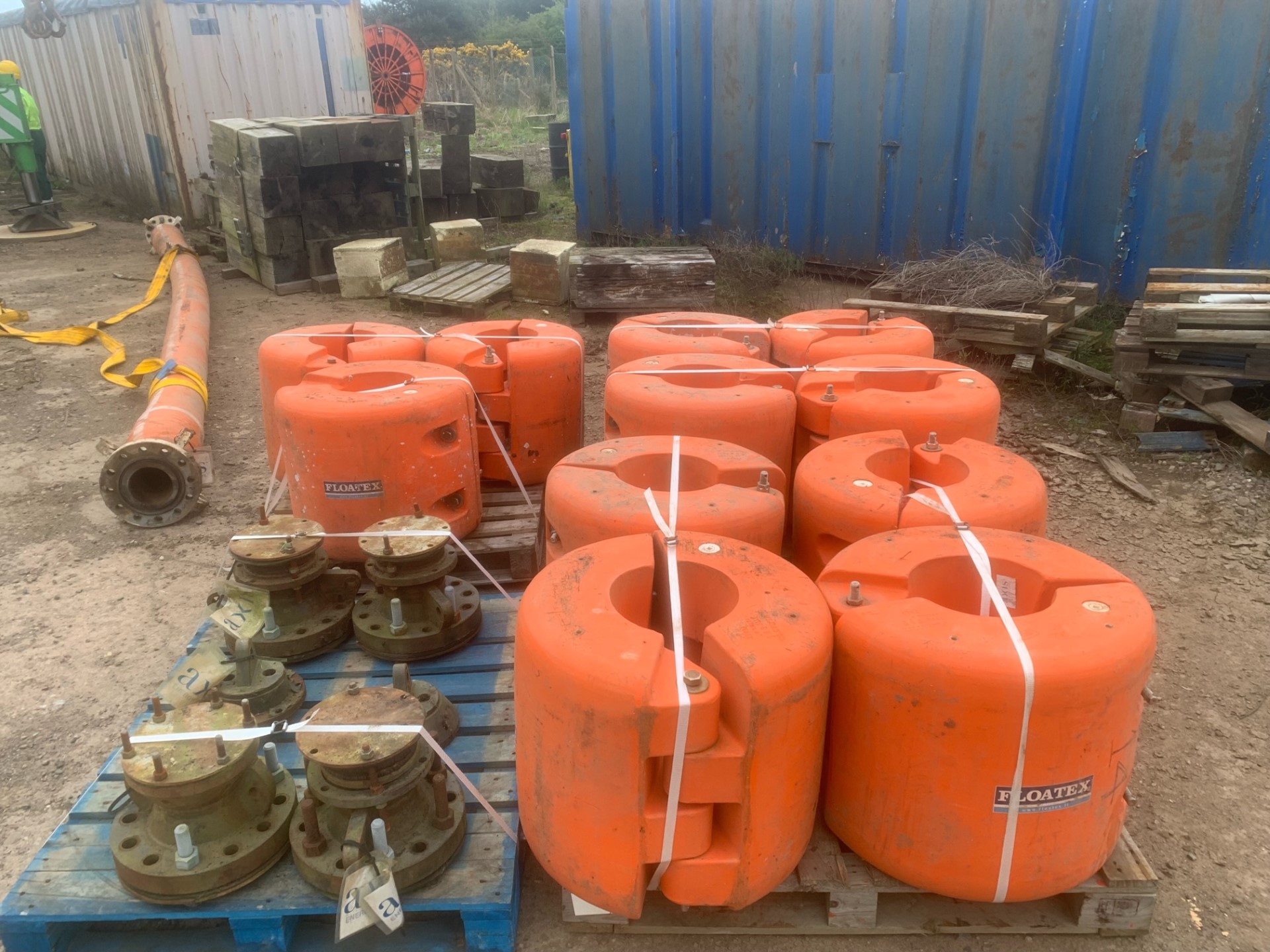 Jumper hose and auxiliaries ready for transport